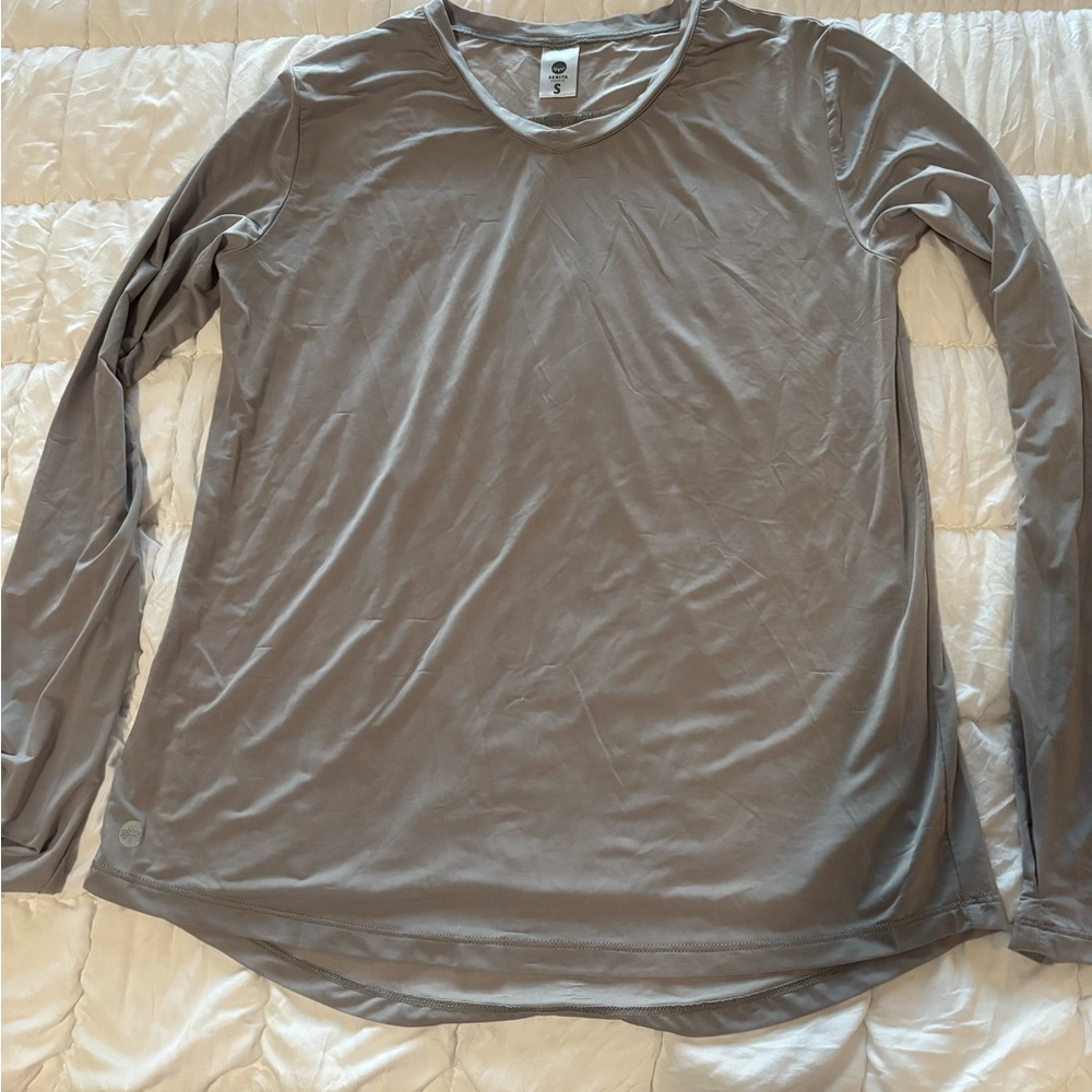 Senita Athletics “Womder” grey long sleeve with beautiful details - small